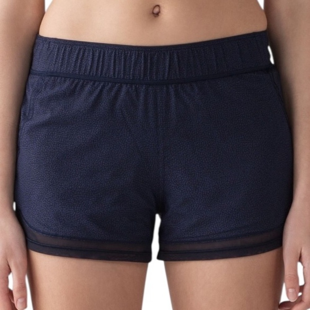 Lululemon Two With One Short (Reversible 3")
Navy / Chakra Print Sz 8